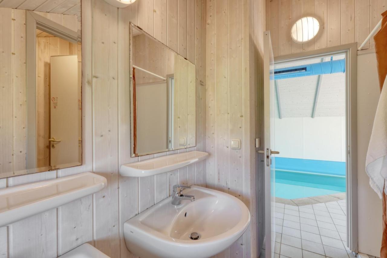 Kranich Ferienhaeuser Mit Innenpool Hohendorf  ภายนอก รูปภาพ