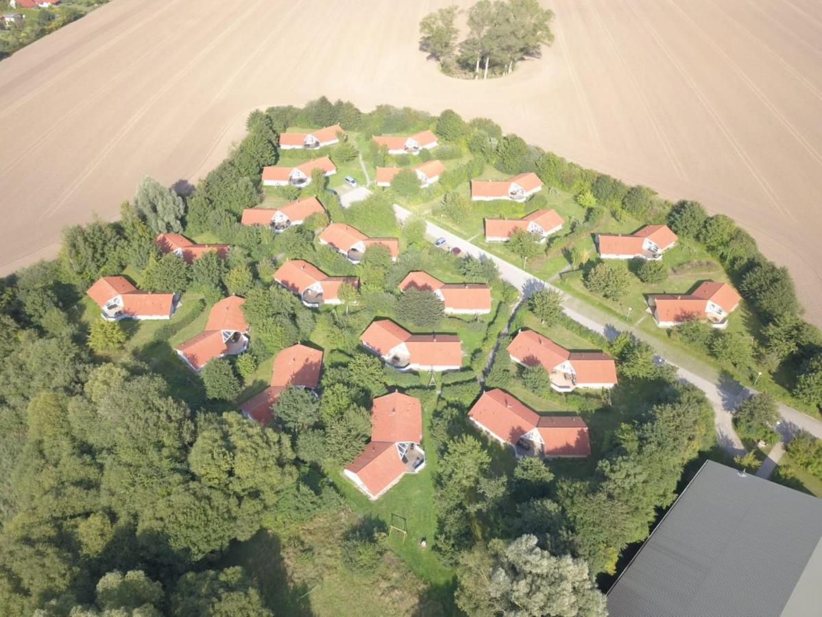 Kranich Ferienhaeuser Mit Innenpool Hohendorf  ภายนอก รูปภาพ